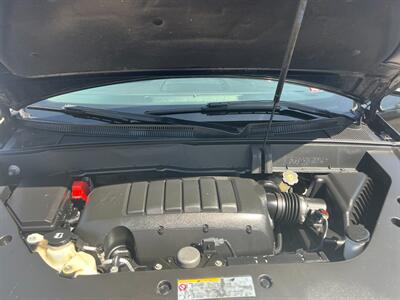 2017 Chevrolet Traverse LT   - Photo 15 - Tucson, AZ 85710