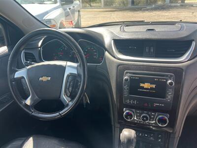 2017 Chevrolet Traverse LT   - Photo 14 - Tucson, AZ 85710