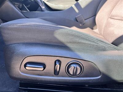 2019 Chevrolet Malibu LT   - Photo 9 - Tucson, AZ 85710