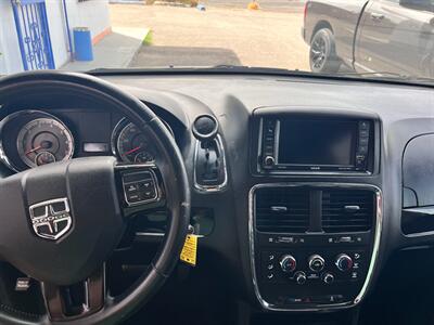 2015 Dodge Grand Caravan SXT   - Photo 11 - Tucson, AZ 85711