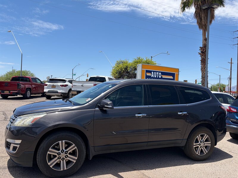 2017 Chevrolet Traverse LT   - Photo 1 - Tucson, AZ 85710