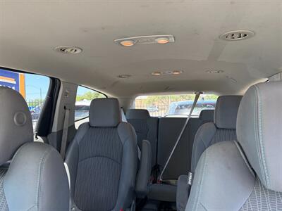 2017 Chevrolet Traverse LT   - Photo 6 - Tucson, AZ 85710