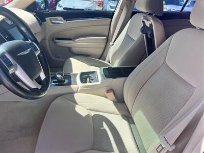 2012 Chrysler 300   - Photo 9 - Tucson, AZ 85711