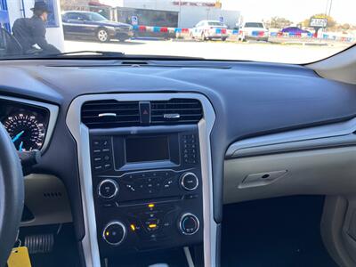 2015 Ford Fusion SE   - Photo 15 - Tucson, AZ 85711