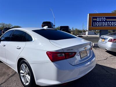 2018 Chevrolet Malibu LT   - Photo 4 - Tucson, AZ 85710