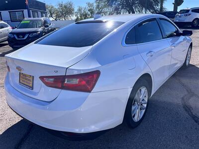 2018 Chevrolet Malibu LT   - Photo 2 - Tucson, AZ 85710