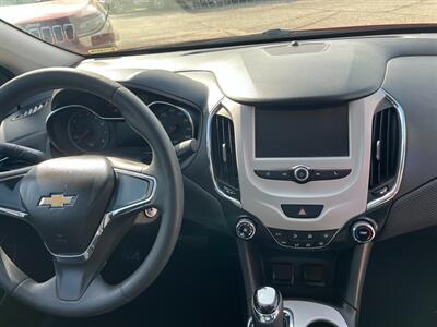 2017 Chevrolet Cruze LS Auto   - Photo 8 - Tucson, AZ 85710
