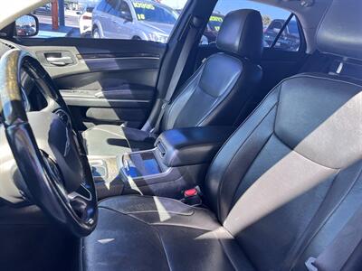 2018 Chrysler 300 Limited   - Photo 7 - Tucson, AZ 85711