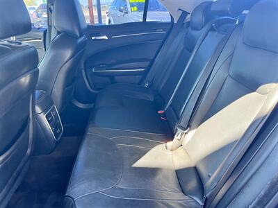2018 Chrysler 300 Limited   - Photo 9 - Tucson, AZ 85711