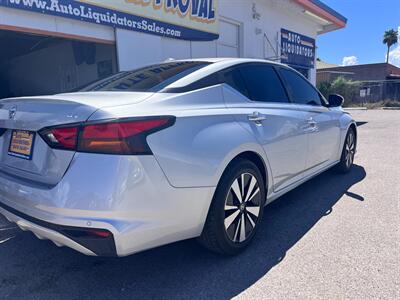 2021 Nissan Altima 2.5 SV   - Photo 2 - Tucson, AZ 85711