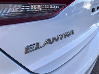 2018 Hyundai ELANTRA Limited   - Photo 2 - Tucson, AZ 85711