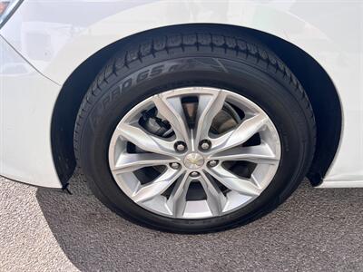 2019 Chevrolet Malibu LT   - Photo 4 - Tucson, AZ 85711