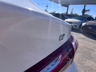 2019 Chevrolet Malibu LT   - Photo 8 - Tucson, AZ 85711