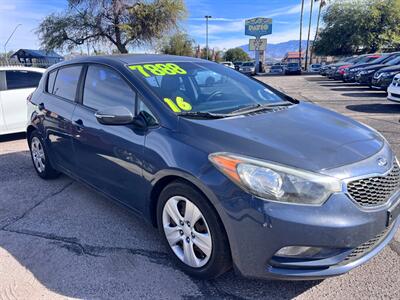 2016 Kia Forte5 LX   - Photo 5 - Tucson, AZ 85710
