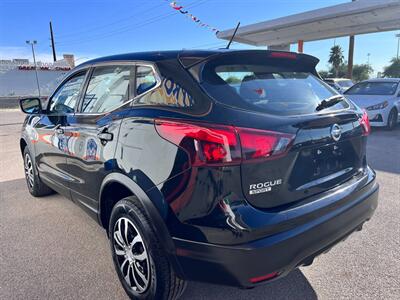 2018 Nissan Rogue S   - Photo 5 - Tucson, AZ 85711