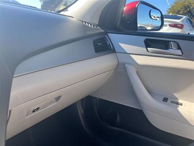2015 Hyundai SONATA SE   - Photo 9 - Tucson, AZ 85710
