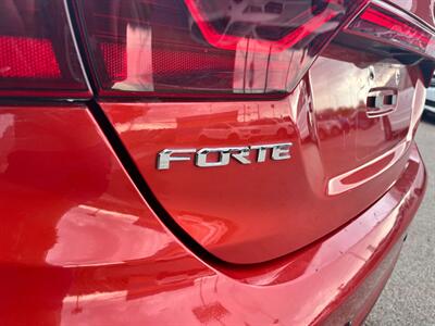 2020 Kia Forte GT Line   - Photo 8 - Tucson, AZ 85711