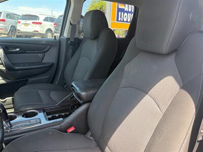 2017 Chevrolet Traverse LT   - Photo 11 - Tucson, AZ 85710
