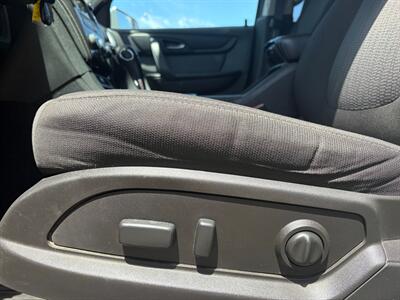 2017 Chevrolet Traverse LT   - Photo 10 - Tucson, AZ 85710