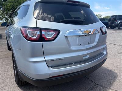 2017 Chevrolet Traverse LT   - Photo 4 - Tucson, AZ 85710