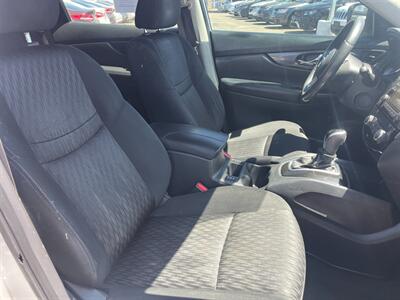 2017 Nissan Rogue SV   - Photo 8 - Tucson, AZ 85710