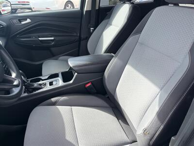 2018 Ford Escape SE   - Photo 8 - Tucson, AZ 85710