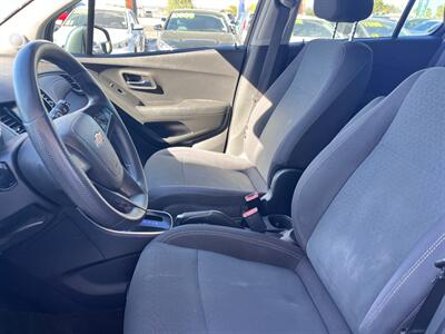 2019 Chevrolet Trax LS   - Photo 8 - Tucson, AZ 85711