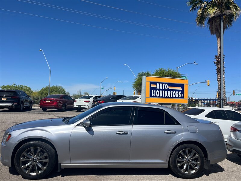 2014 Chrysler 300 S   - Photo 1 - Tucson, AZ 85710