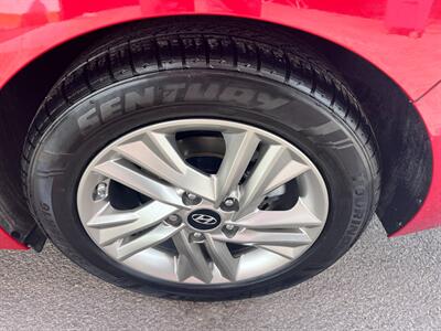 2020 Hyundai ELANTRA SEL   - Photo 8 - Tucson, AZ 85711