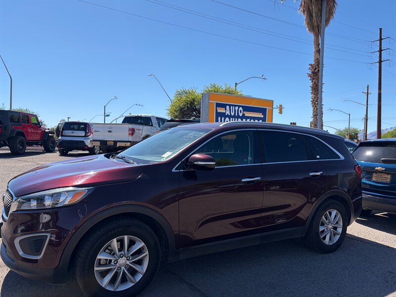 2016 Kia Sorento L   - Photo 1 - Tucson, AZ 85710