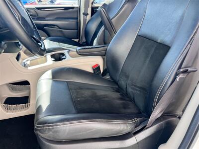 2017 Dodge Grand Caravan SXT   - Photo 11 - Tucson, AZ 85711