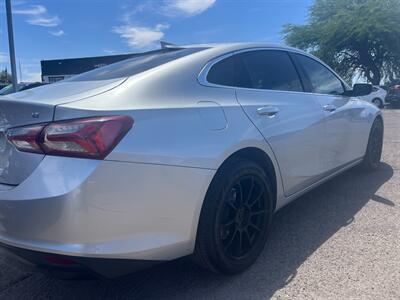 2022 Chevrolet Malibu LT   - Photo 4 - Tucson, AZ 85710