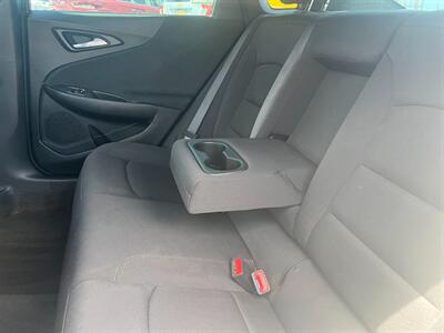 2022 Chevrolet Malibu LT   - Photo 7 - Tucson, AZ 85710