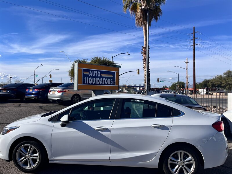 2018 Chevrolet Cruze LT's photo