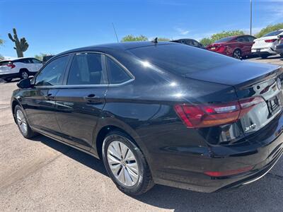 2019 Volkswagen Jetta SE   - Photo 2 - Tucson, AZ 85710