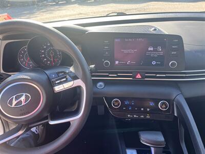 2022 Hyundai ELANTRA SEL   - Photo 9 - Tucson, AZ 85710