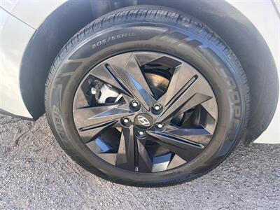 2022 Hyundai ELANTRA SEL   - Photo 4 - Tucson, AZ 85710
