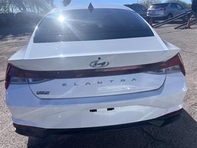2022 Hyundai ELANTRA SEL   - Photo 2 - Tucson, AZ 85710