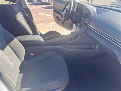 2022 Hyundai ELANTRA SEL   - Photo 5 - Tucson, AZ 85710