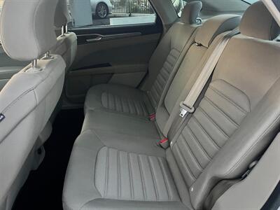 2017 Ford Fusion SE   - Photo 9 - Tucson, AZ 85710