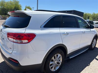 2016 Kia Sorento L   - Photo 6 - Tucson, AZ 85710