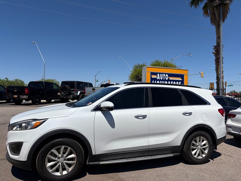 2016 Kia Sorento L   - Photo 1 - Tucson, AZ 85710