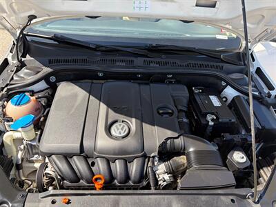 2011 Volkswagen Jetta SE PZEV   - Photo 7 - Tucson, AZ 85710