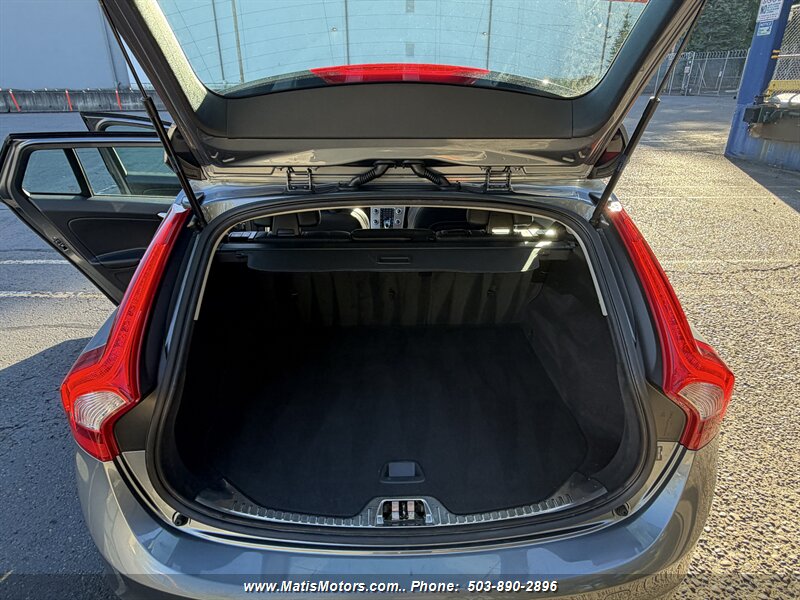 2018 Volvo V60 T5 Dynamic AWD - Photo 17 - Portland, OR 97206