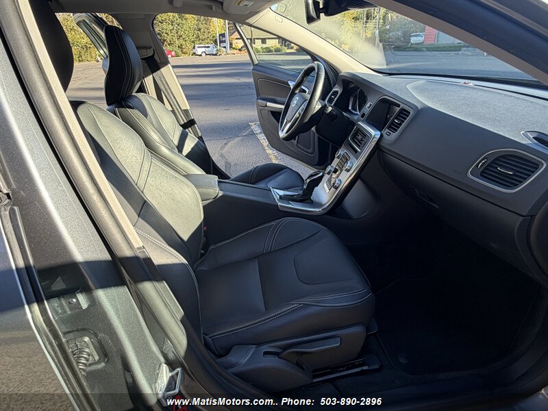 2018 Volvo V60 T5 Dynamic AWD - Photo 12 - Portland, OR 97206