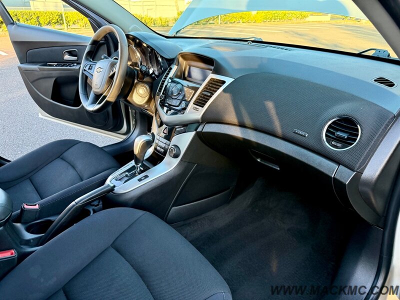 2015 Chevrolet Cruze 1LT Auto   - Photo 2 - Hillsboro, OR 97123