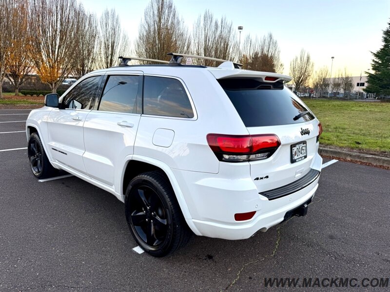 2015 Jeep Grand Cherokee Altitude Loaded Leather/Suede Moonroof 24-mpg   - Photo 9 - Hillsboro, OR 97123