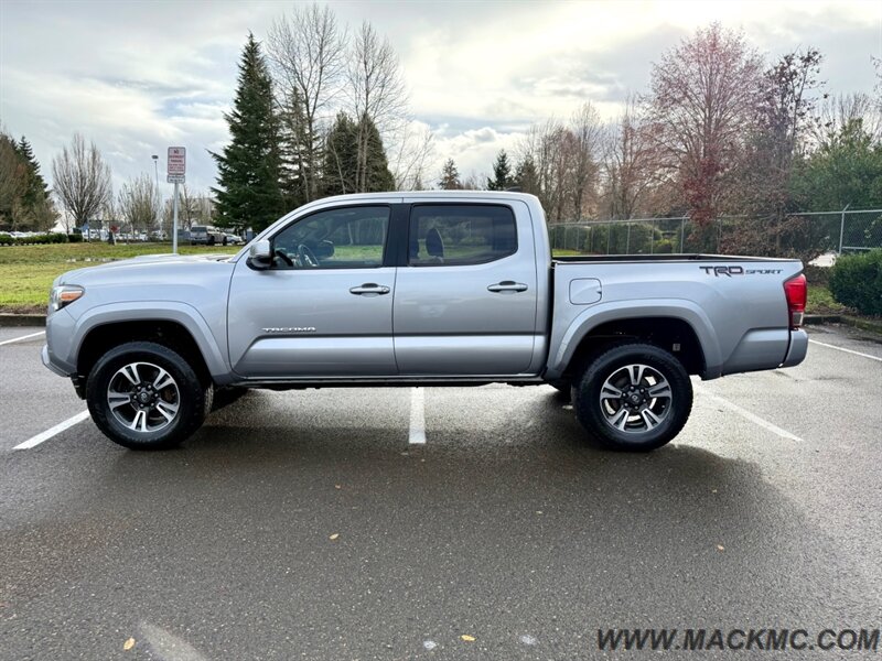 2016 Toyota Tacoma TRD Sport Back up Camera Moon Roof Low Miles - Photo 3 - Hillsboro, OR 97123