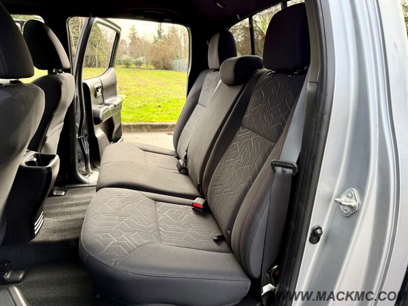 2016 Toyota Tacoma TRD Sport Back up Camera Moon Roof Low Miles - Photo 20 - Hillsboro, OR 97123