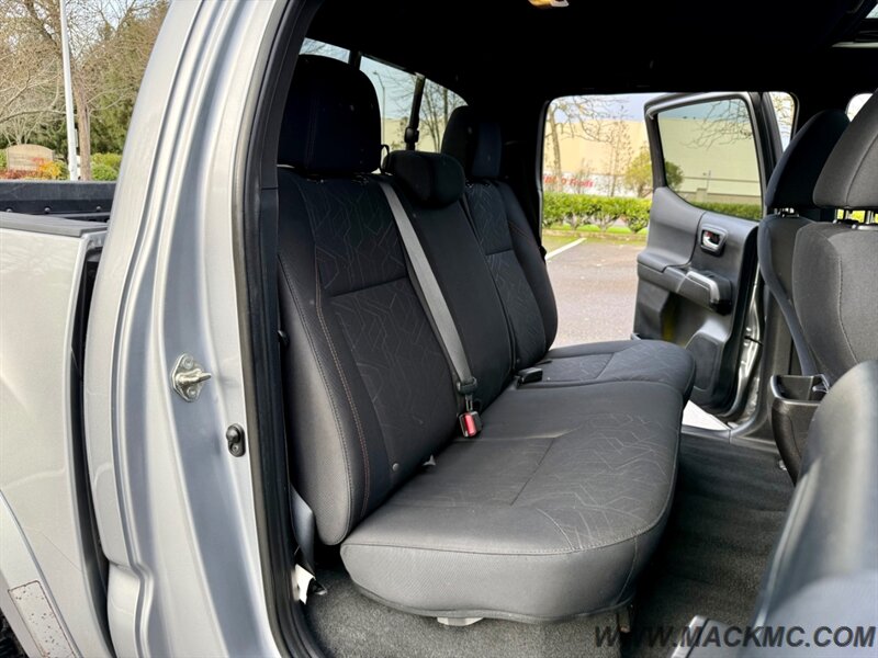 2016 Toyota Tacoma TRD Sport Back up Camera Moon Roof Low Miles - Photo 21 - Hillsboro, OR 97123